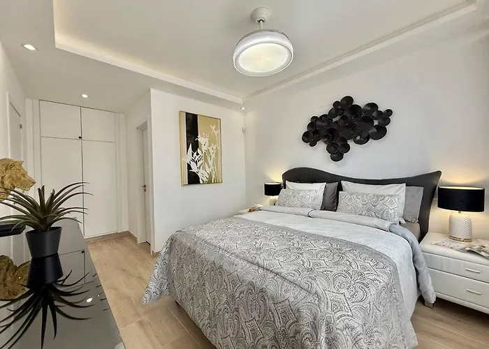 Paulmarie With Sunny Terrace Ocean View Appartement