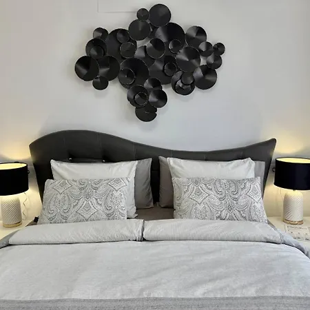 Paulmarie With Sunny Terrace Ocean View Apartment